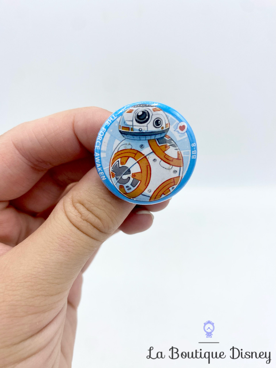 Badge BB8 Droïde Star Wars The Force Awaken robot blanc orange
