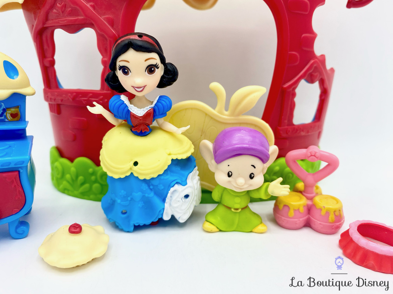 Figurine-Little-Kingdom-Blanche-Neige-Happily-Ever-Apple-Café-Disney-Princess-Hasbro-Simplet-polly-clip