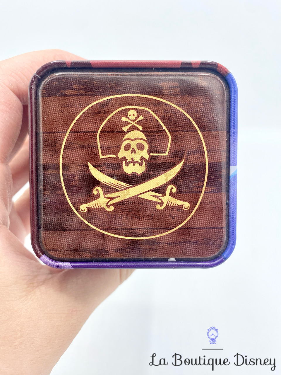Boite métal Pirates des Caraïbes Pirate's Cove Disney Treasures