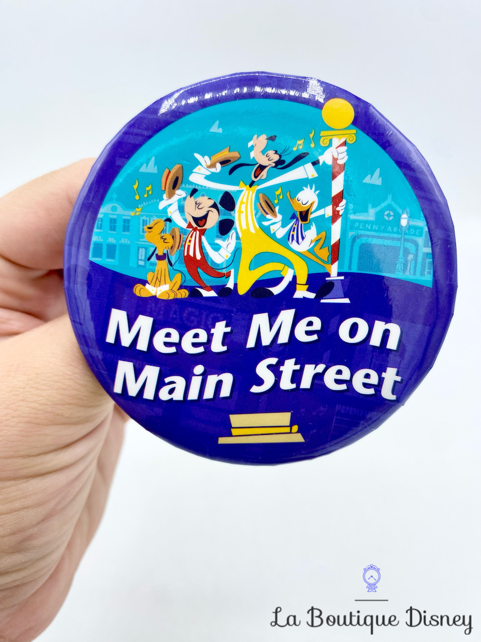 Badge Meet Me On Main Street Disney Parks USA bleu