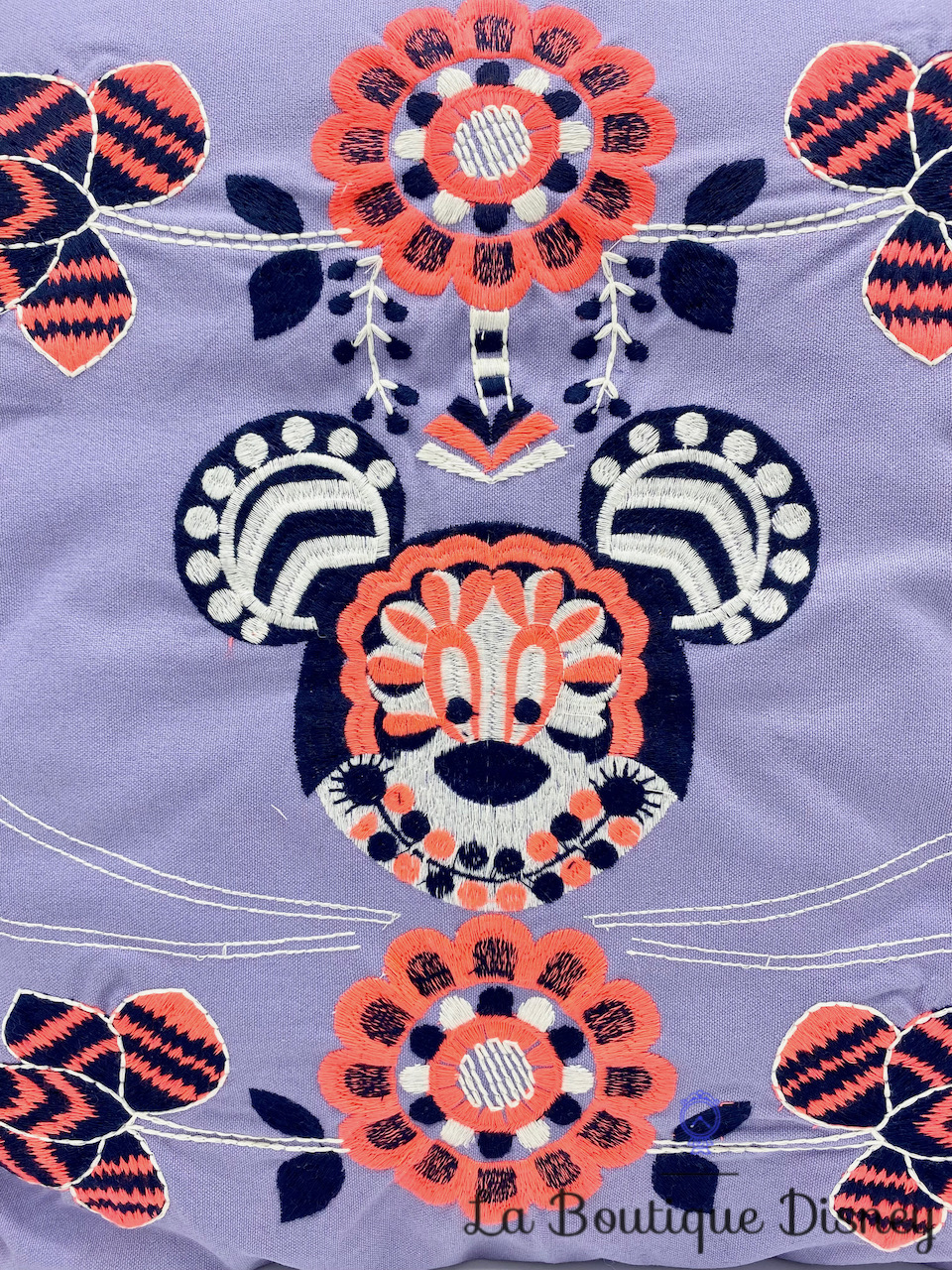coussin-minnie-mouse-disneyland-paris-disney-antik-batik-25-designers-violet-hippie-0