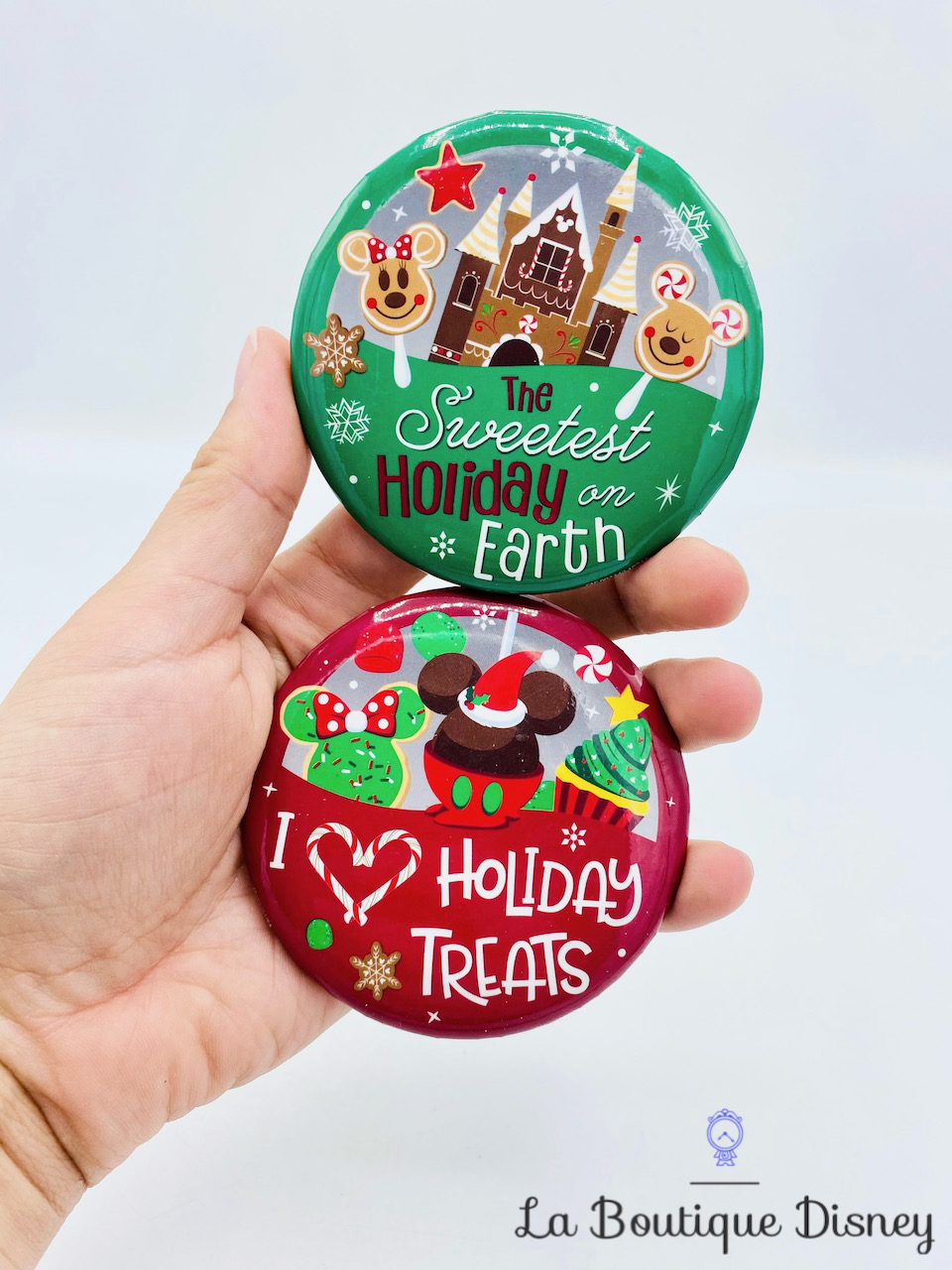 Ensemble 2 Badges Noël Disney Parks USA The Sweetest Holiday on Earth I love Holiday treats vert rouge