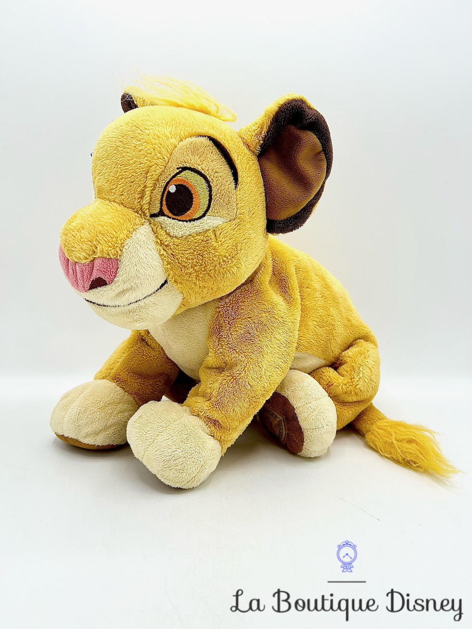 Peluche Doudou Simba Le roi lion Disney Hakuna Matata carré marron -  Peluches/Doudous - La Boutique Disney