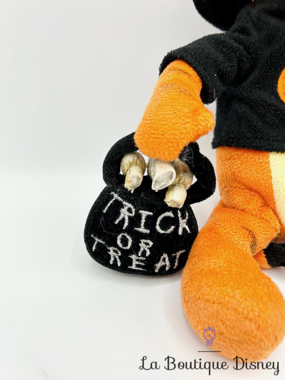 peluche-tigrou-trick-or-treat-halloween-disneyland-paris-disney-winnie-ourson-collection-citrouille-2