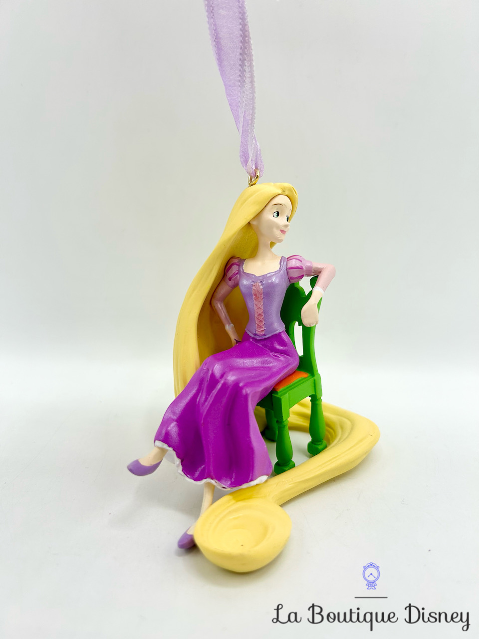 ornement-noel-princesse-raiponce-assise-disney-parks-disneyland-boule-suspension-sapin-6