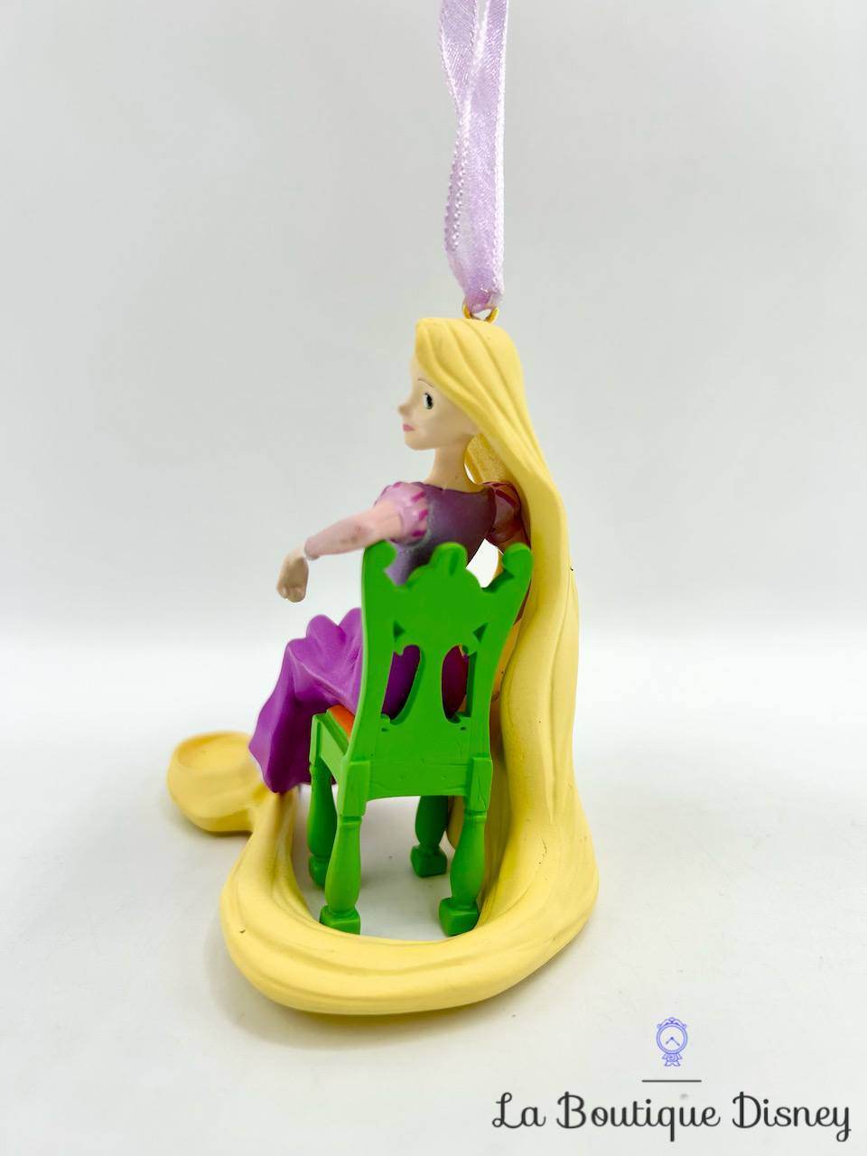 ornement-noel-princesse-raiponce-assise-disney-parks-disneyland-boule-suspension-sapin-2