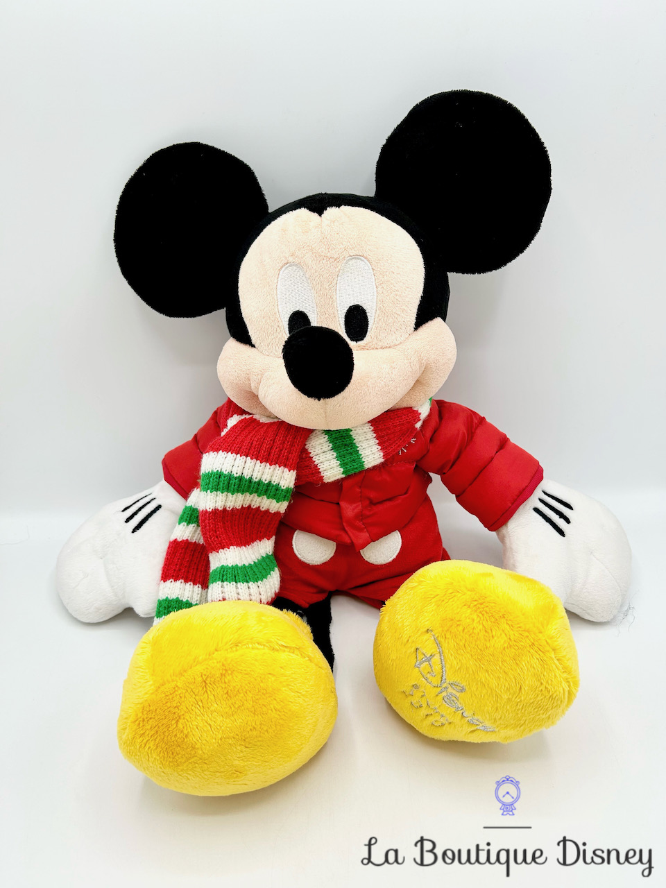 Peluche Mickey Mouse Disney Store 2010 Noël manteau rouge écharpe 45 cm