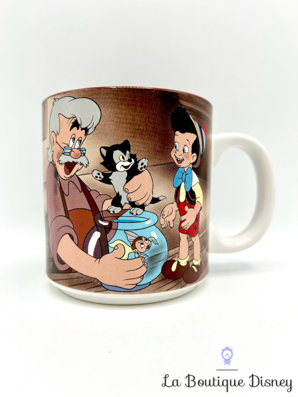 Tasse scène Pinocchio The Walt Disney Company Japan mug scène film Geppetto atelier