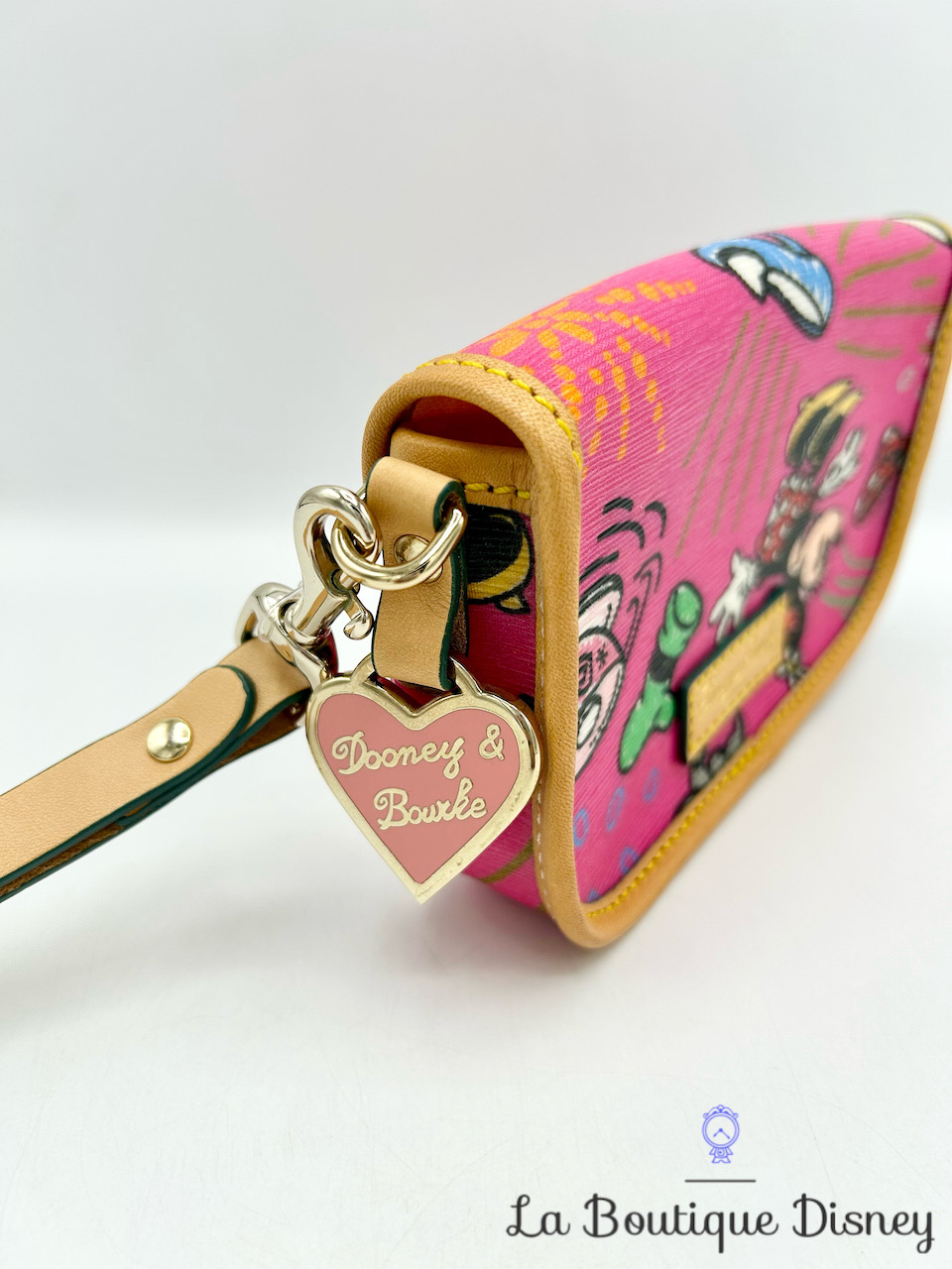 sac-pochette-minnie-mouse-dooney-bourke-rose-cuir-0