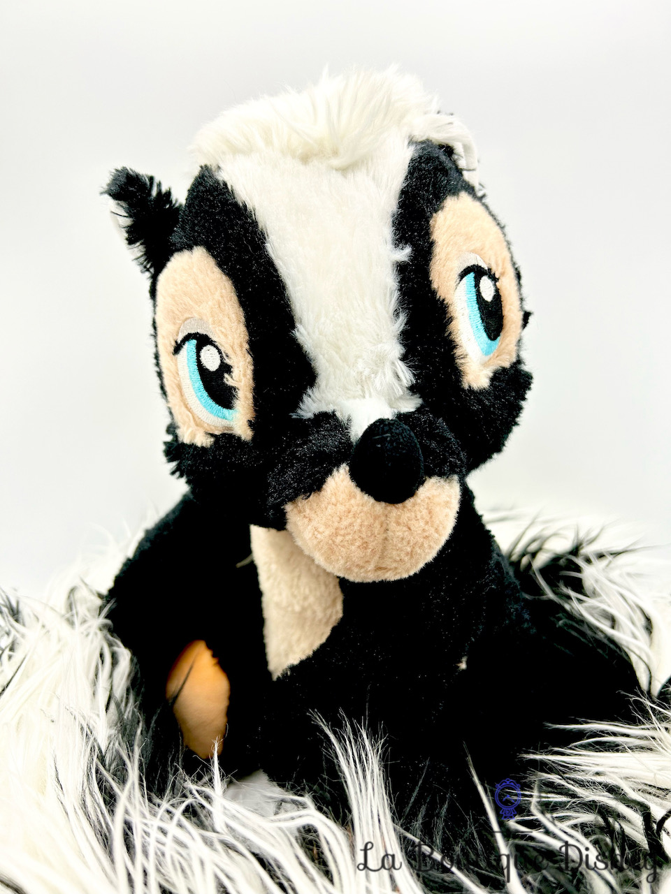 Peluche Fleur Long Tail Bambi Disney Parks 2016 Disneyland mouffette noire longue queue 