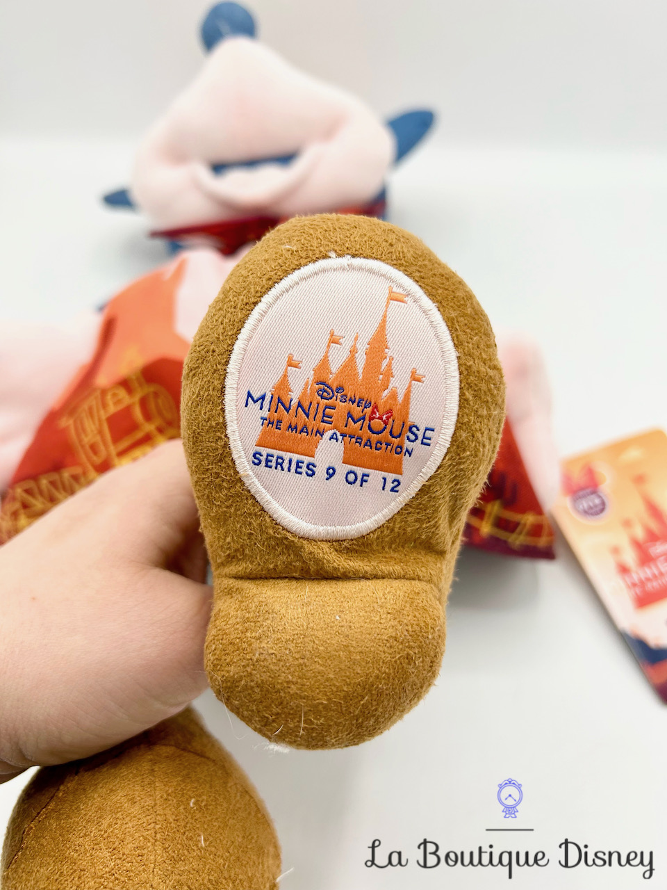 peluche-minnie-mouse-main-attraction-9-12-big-thunder-mountain-disney-store-édition-limitée-3