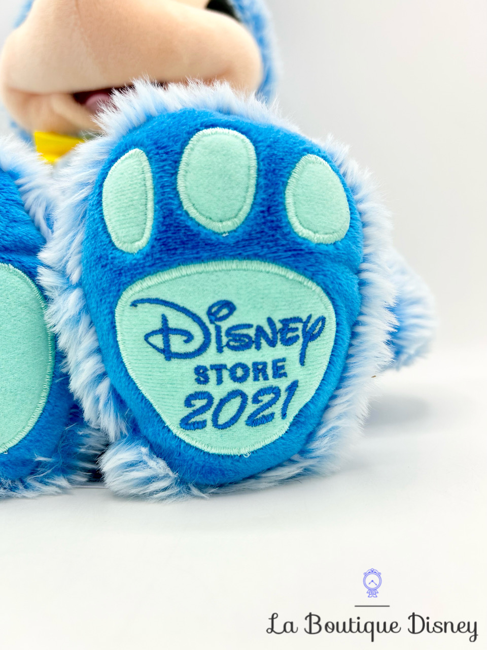 peluche-mickey-mouse-paques-disney-store-2021-lapin-bleu-2