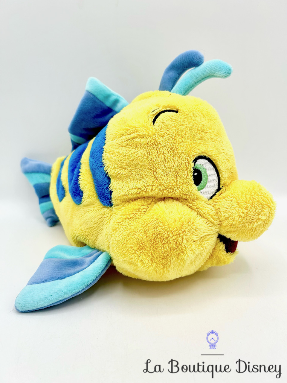 Peluche Polochon La petite sirène Disneyland Disney poisson jaune bleu