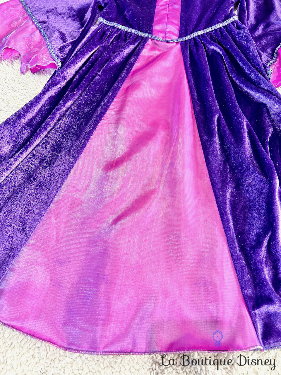 déguisement-maléfique-la-belle-au-bois-dormant-disney-store-robe-violet-rose-méchant-3