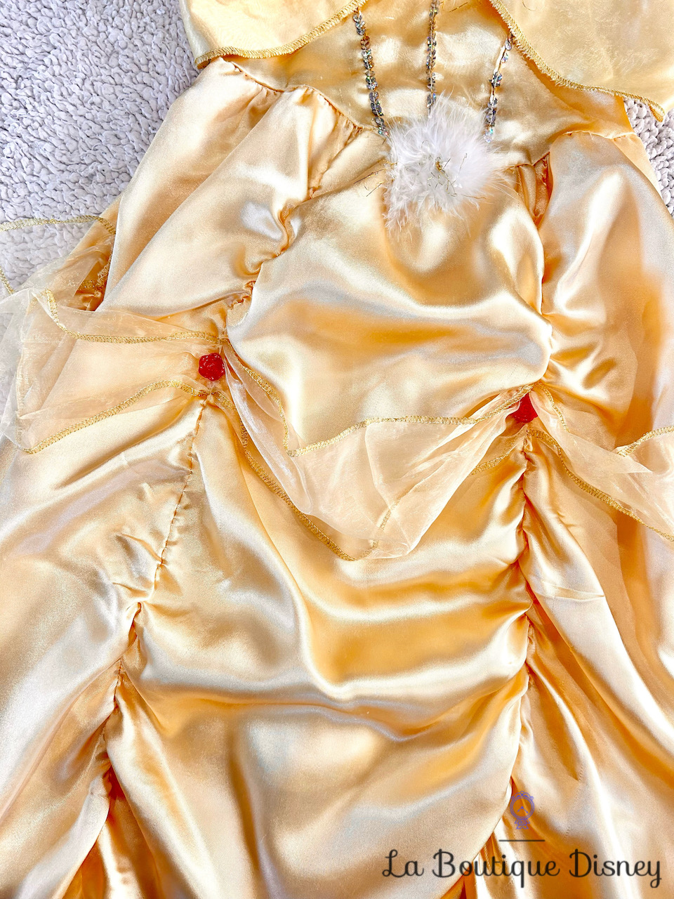 déguisement-belle-la-belle-et-la-bete-disney-store-exclusive-robe-princesse-jaune-3