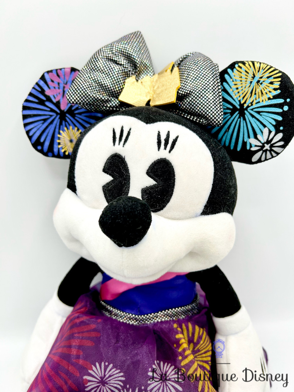 peluche-minnie-mouse-main-attraction-12-12-castle-feu-artifice-disney-store-édition-limitée-0