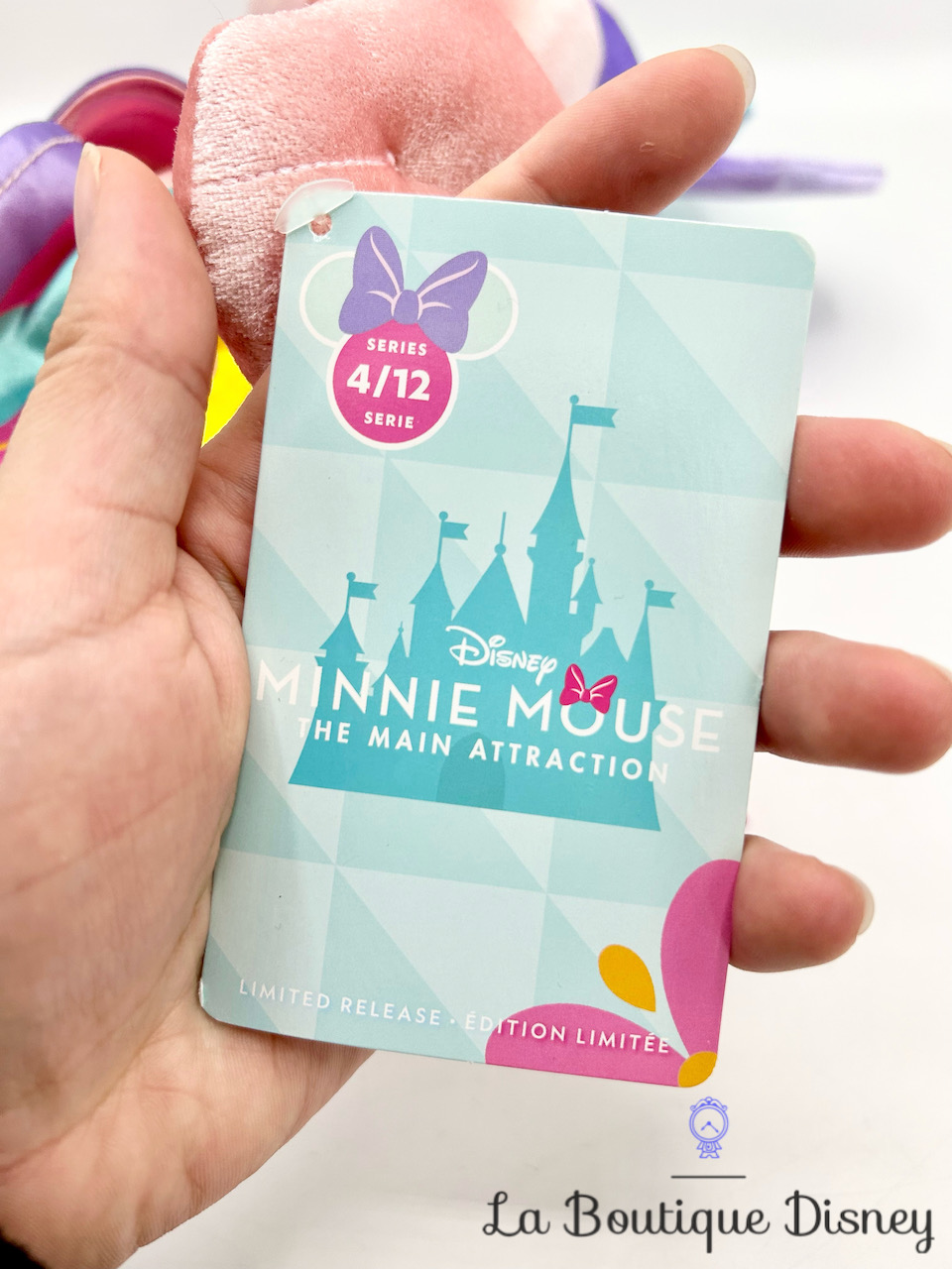 peluche-minnie-mouse-main-attraction-4-12-its-a-small-world-disney-store-édition-limitée-6