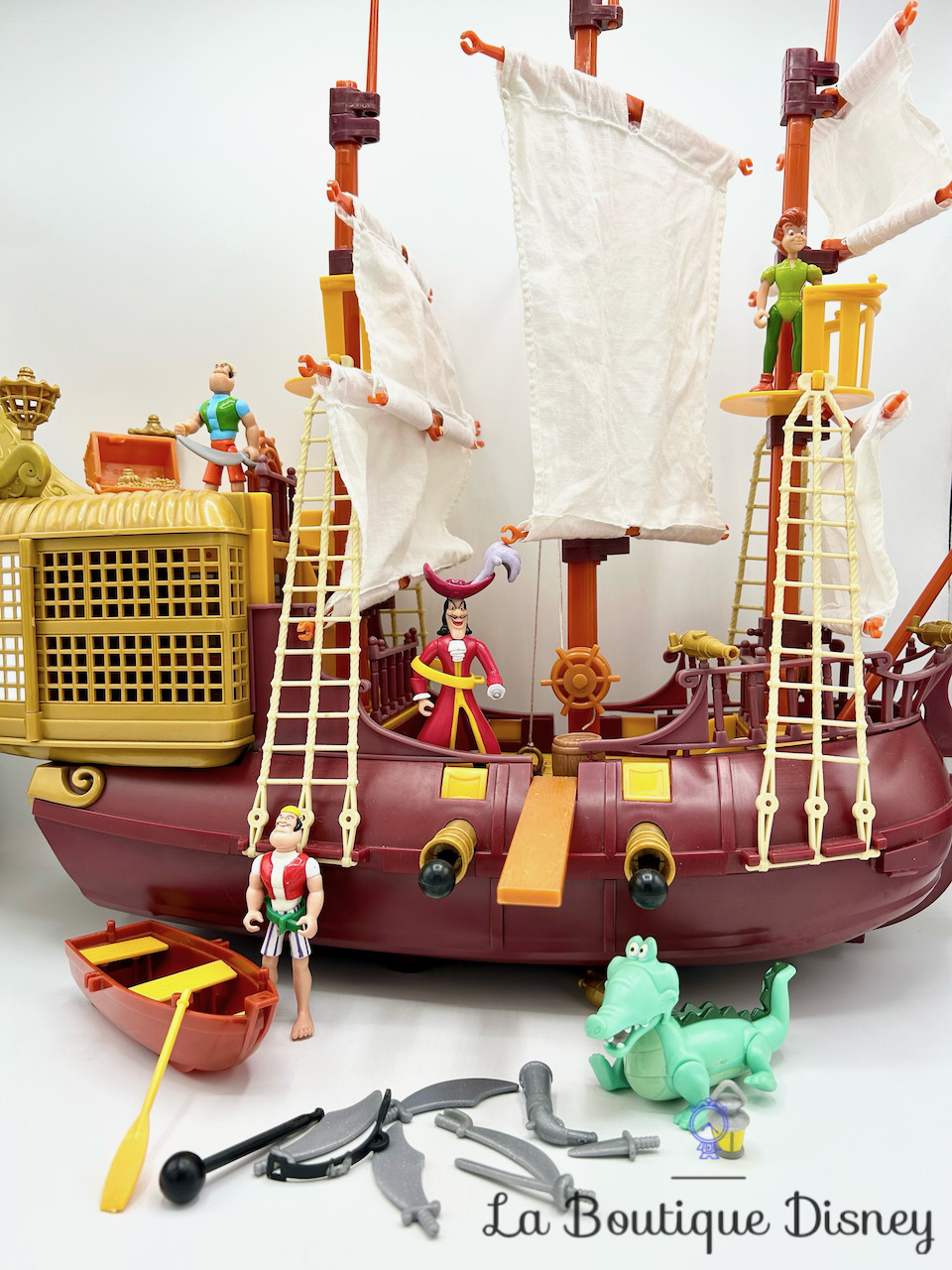 Ensemble de jeu Figurines Bateau Jolly Roger Capitaine Crochet Peter Pan Disney Heroes Adventures Famosa vintage