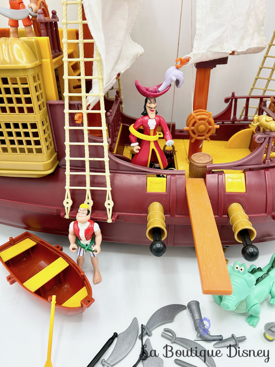 jouet-figurines-bateau-capitaine-crochet-peter-pan-pirates-disney-heroes-famosa-vintage-2