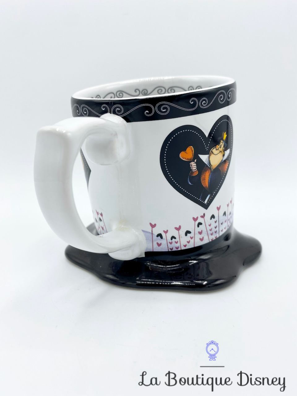 tasse-alice-au-pays-des-merveilles-disneyland-paris-mug-disney-travers-penché-carte-noir-blanc-1