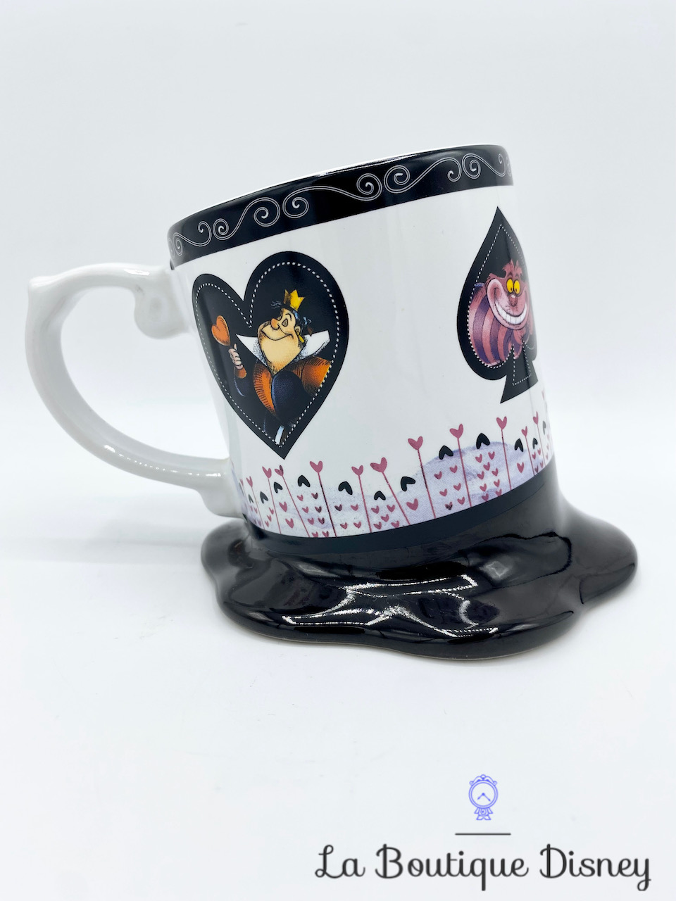 Tasse Alice au pays des Merveilles penchée Disneyland Paris mug Disney cartes noir blanc travers