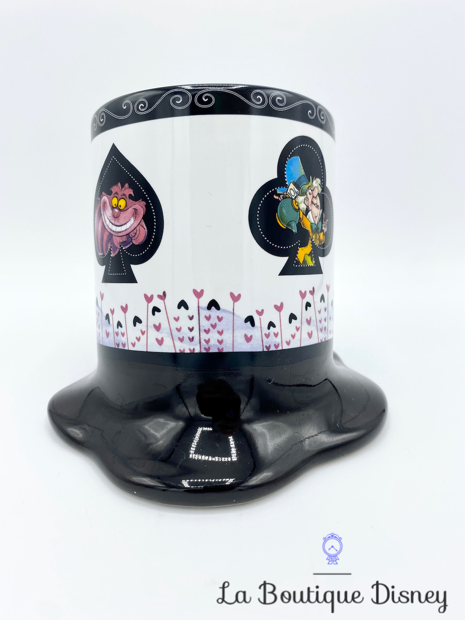 tasse-alice-au-pays-des-merveilles-disneyland-paris-mug-disney-travers-penché-carte-noir-blanc-3