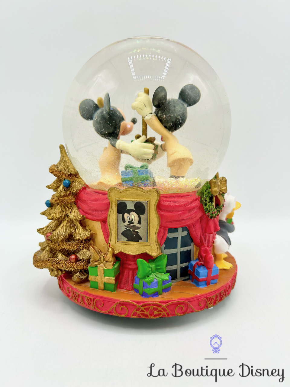 boule-a-neige-mickey-et-ses-amis-noel-disneyland-paris-snowglobe-disney-christmas-musical-sapin-rouge-doré-3