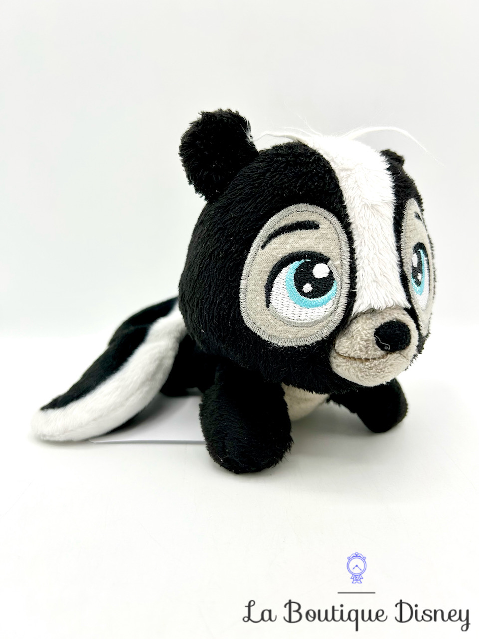 peluche-mini-fleur-naif-disneyland-paris-disney-moufette-noir-bambi-0