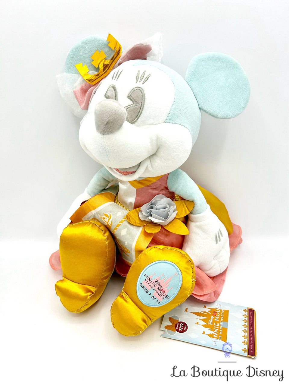 Peluche Minnie Mouse The Main Attraction 7 sur 12 Prince Charming Regal Carrousel Disney Store 2020 Édition limitée 43 cm