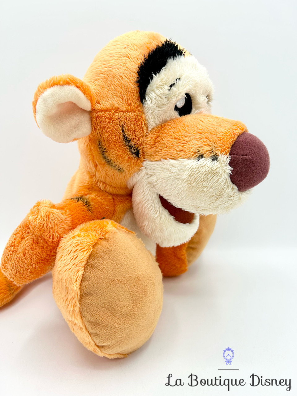 peluche-tigrou-big-feet-disney-parks-disneyland-winnie-ourson-gros-pieds-0