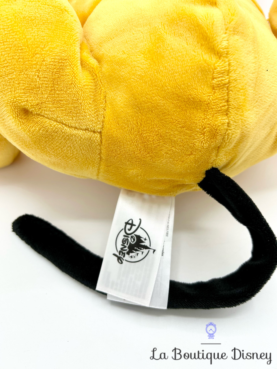 peluche-pluto-coussin-couché-disney-parks-disneyland-chien-jaune-dort-oreiller-6
