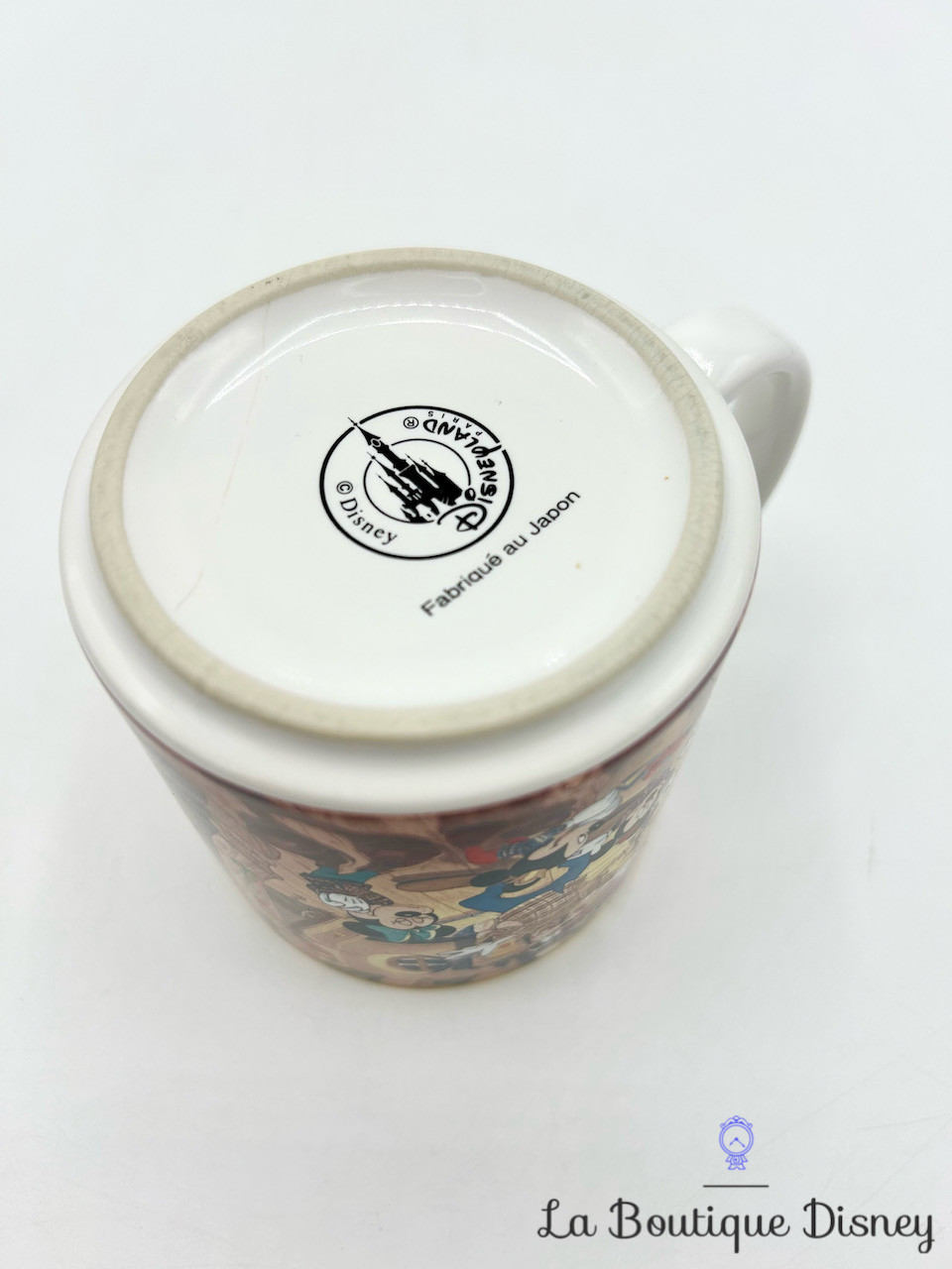 tasse-scène-mickey-et-ses-amis-noel-disneyland-paris-mug-disney-scene-film-dingo-cheminée-4
