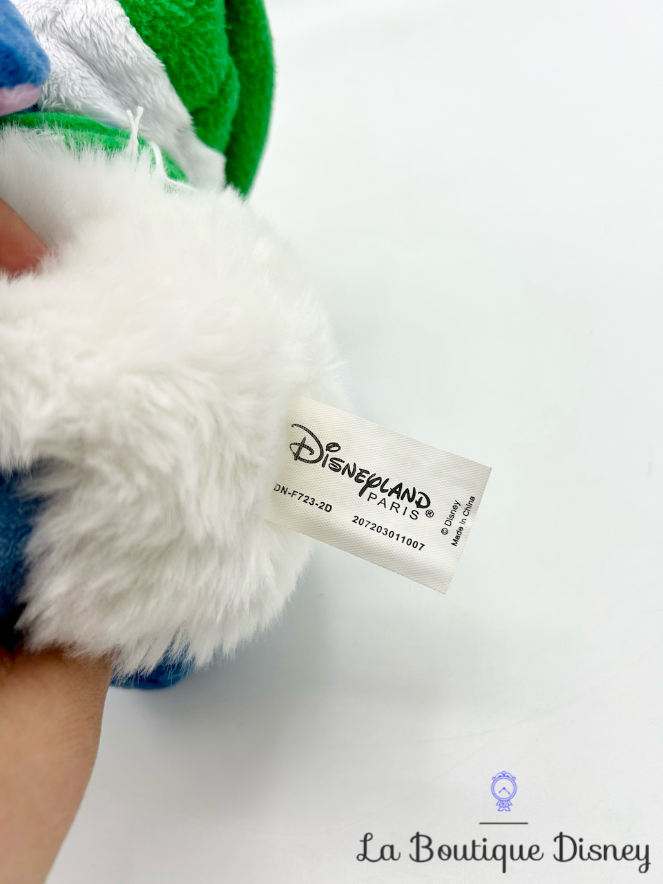 peluche-stitch-boule-de-neige-noel-disneyland-paris-disney-bonnet-vert-2