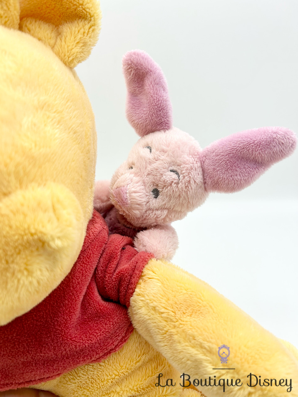 peluche-winnie-porcinet-disney-parks-disneyland-épaule-4