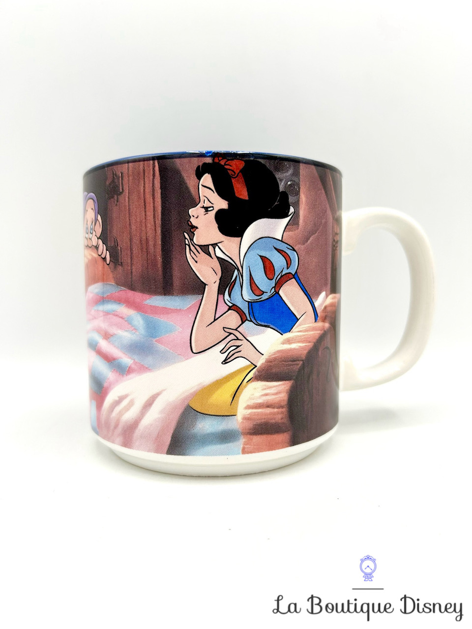 Tasse scène Blanche Neige et les sept nains Walt Disney Company England mug scène film lit chambre