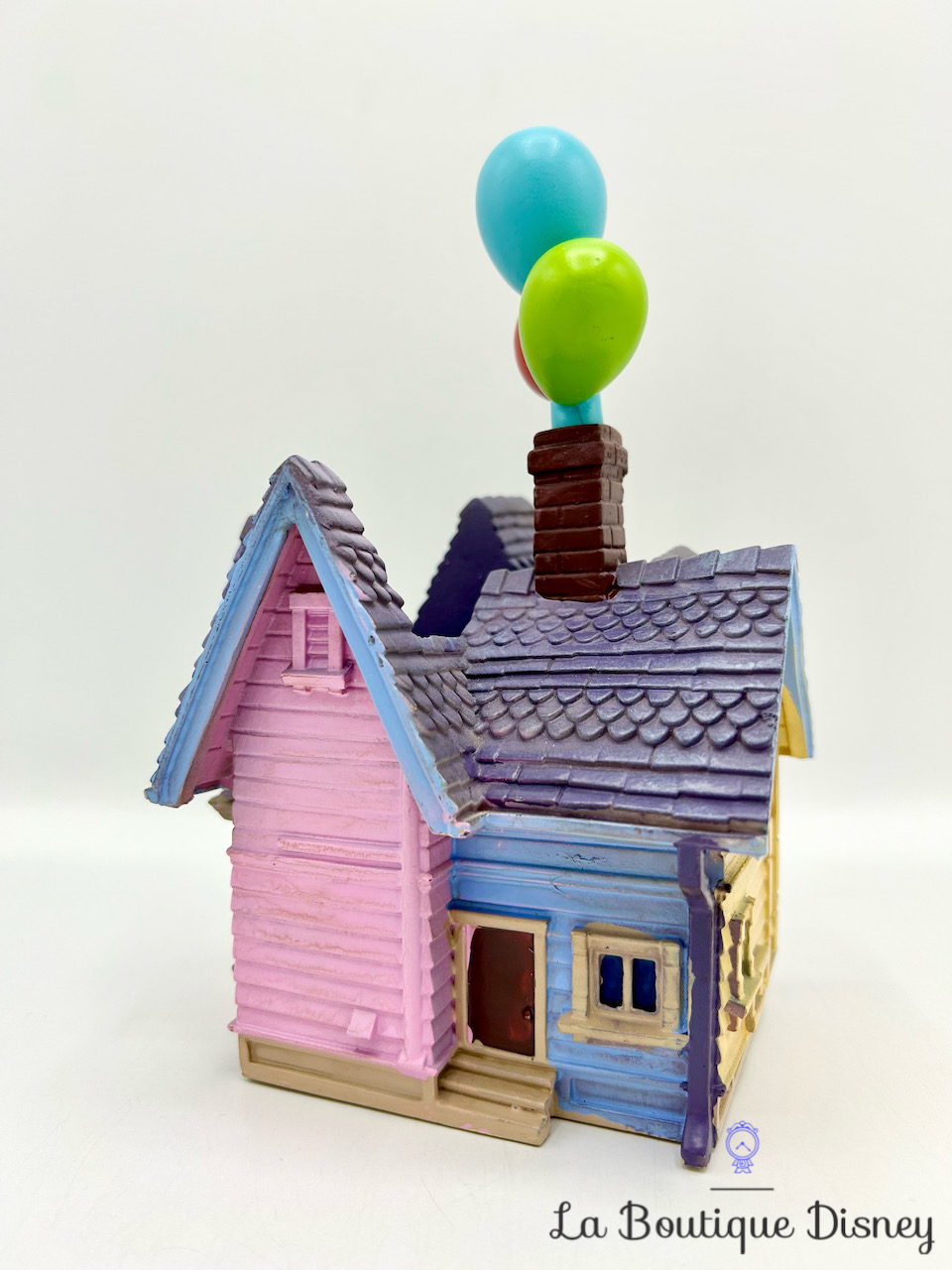 pot-crayons-maison-la-haut-disney-store-up-ballons-2
