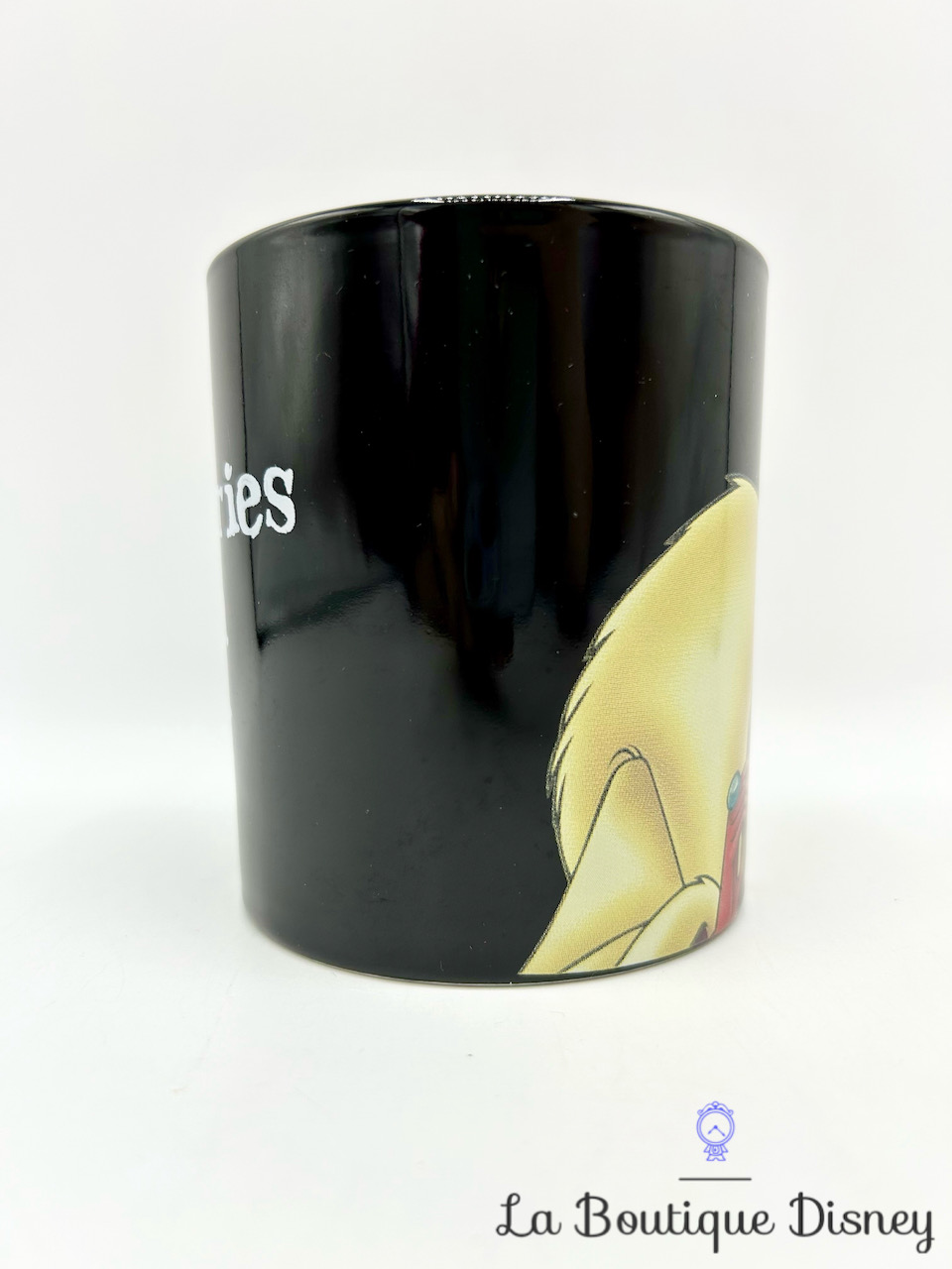 tasse-cruella-denfer-accessories-are-a-must-disney-villains-churchill-disney-les-101-dalmatiens-mug-0