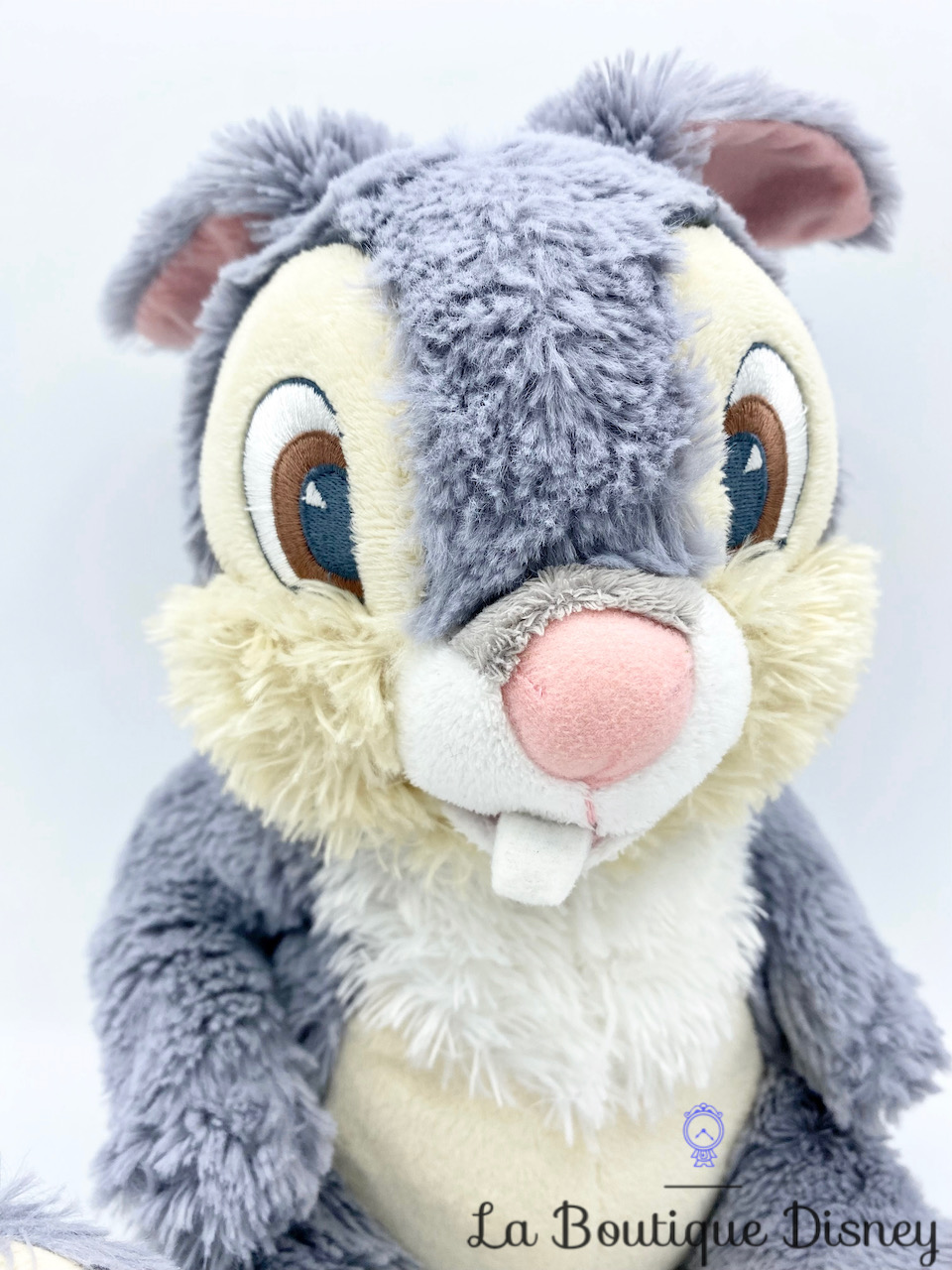 peluche-panpan-assis-disneyland-paris-disney-bambi-lapin-gris-coussinet-pattes-2