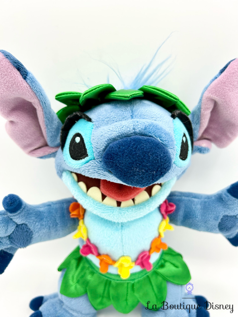 peluche-stitch-hawaii-disneyland-paris-disney-monstre-bleu-couronne-fleur-feuilles-4