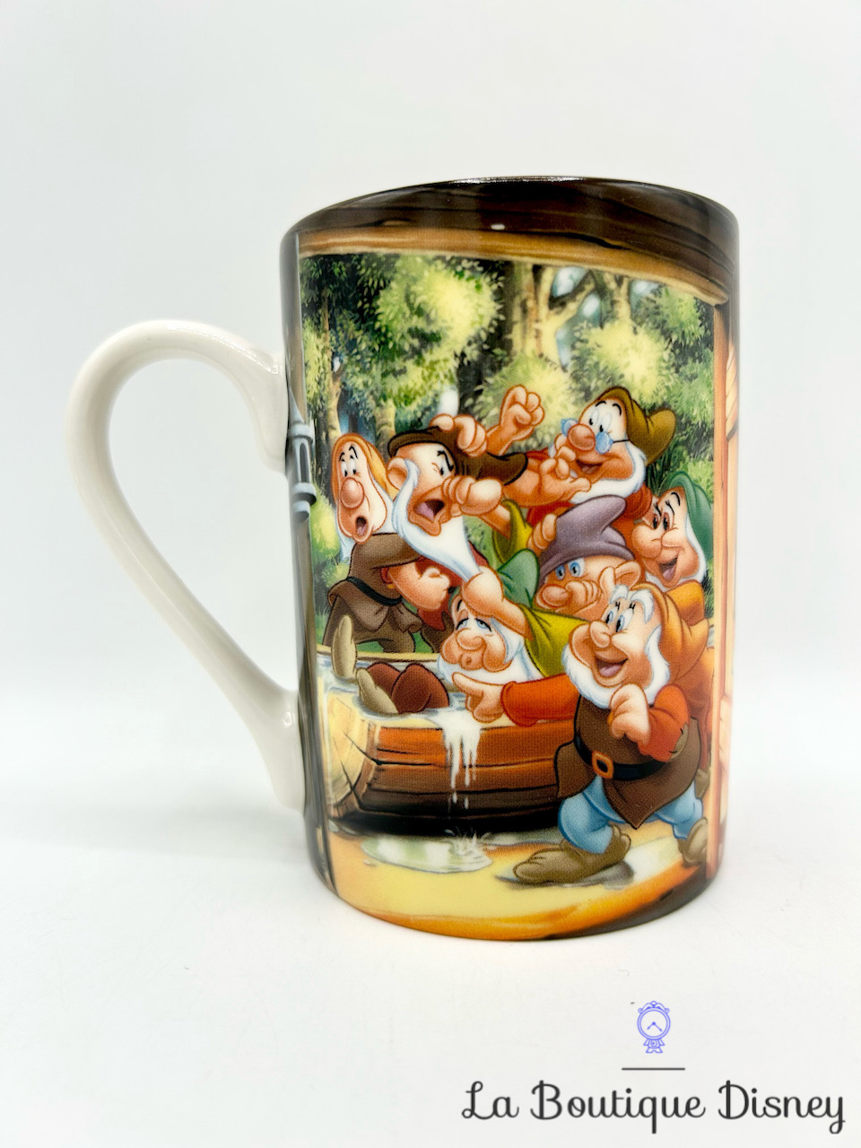 tasse-scène-blanche-neige-et-les-sept-nains-disneyland-mug-disney-4