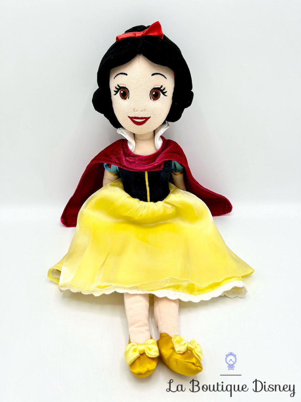 Poupée chiffon Blanche Neige Disney Store 2019 peluche princesse manteau cape rouge 44 cm