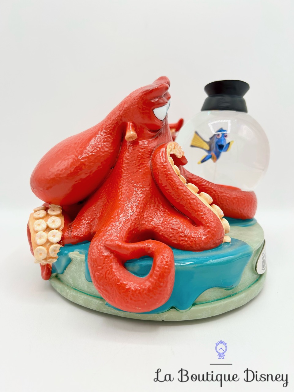boule-a-neige-le-monde-de-dory-disney-store-snow-globe-hank-2