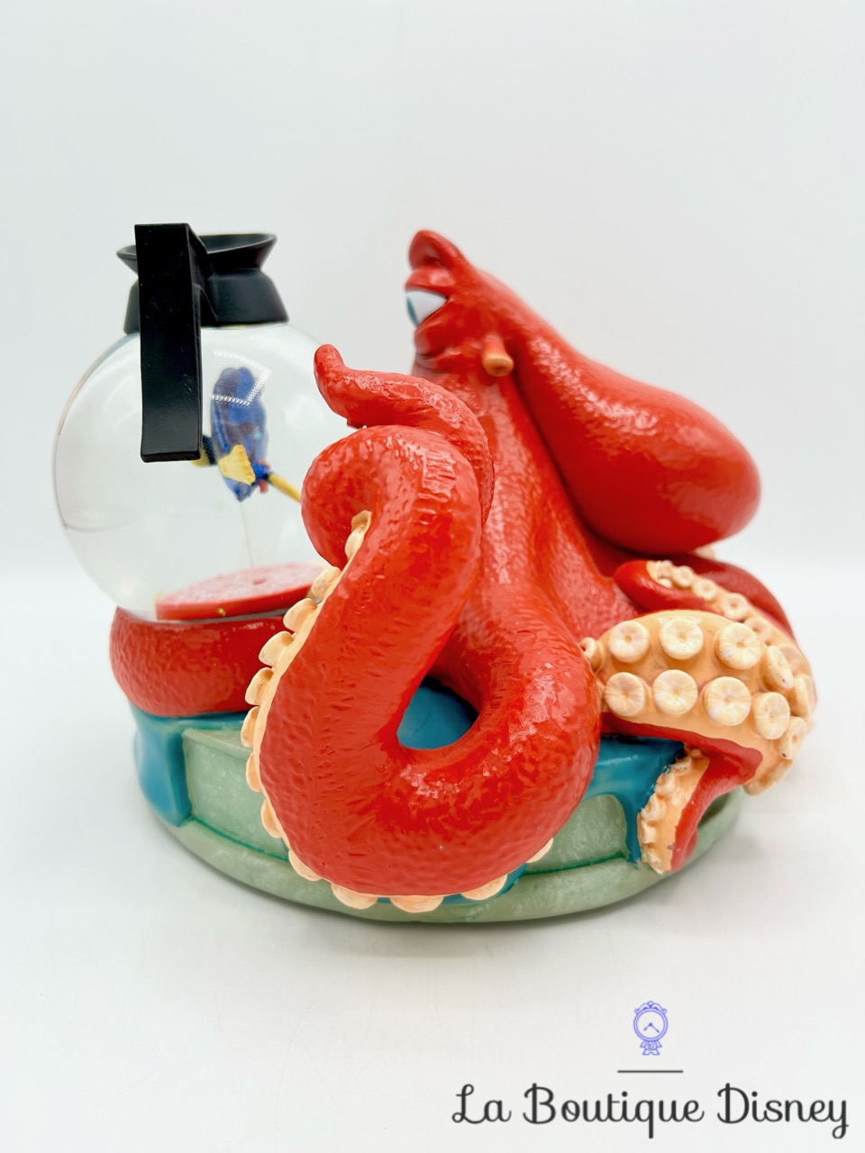 boule-a-neige-le-monde-de-dory-disney-store-snow-globe-hank-4