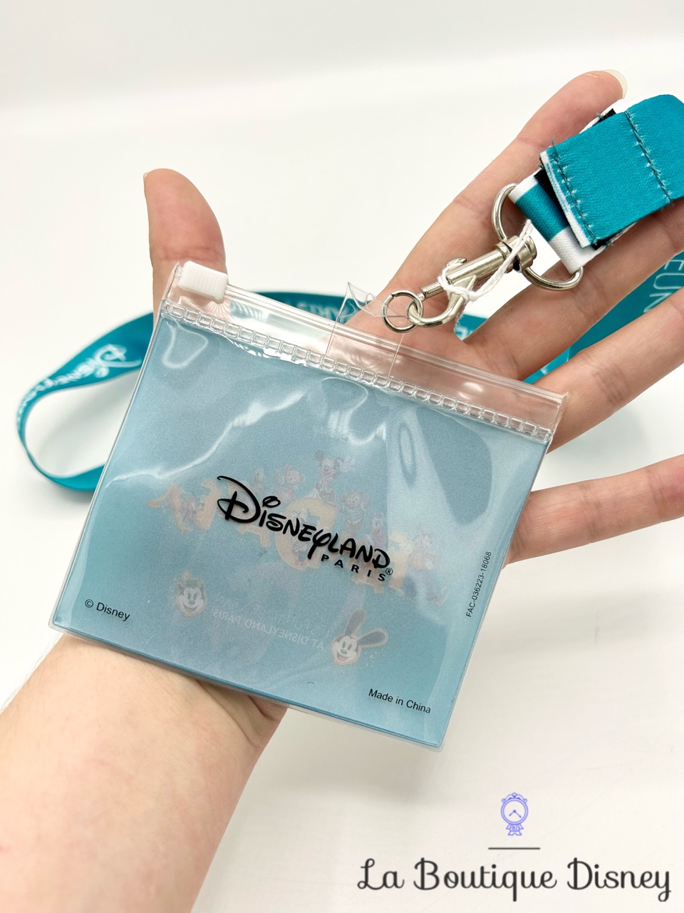 lanière-pins-fandaze-disneyland-paris-disney-tour-de-cou-cordon-bleu-0