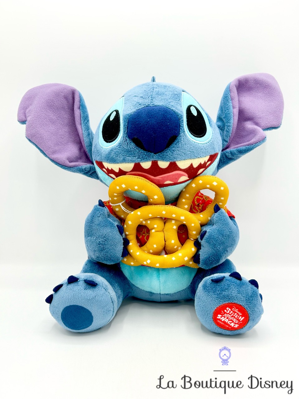 peluche-stitch-attacks-snacks-series-1-of-12-disney-parks-edition-limitée-bretzel-3