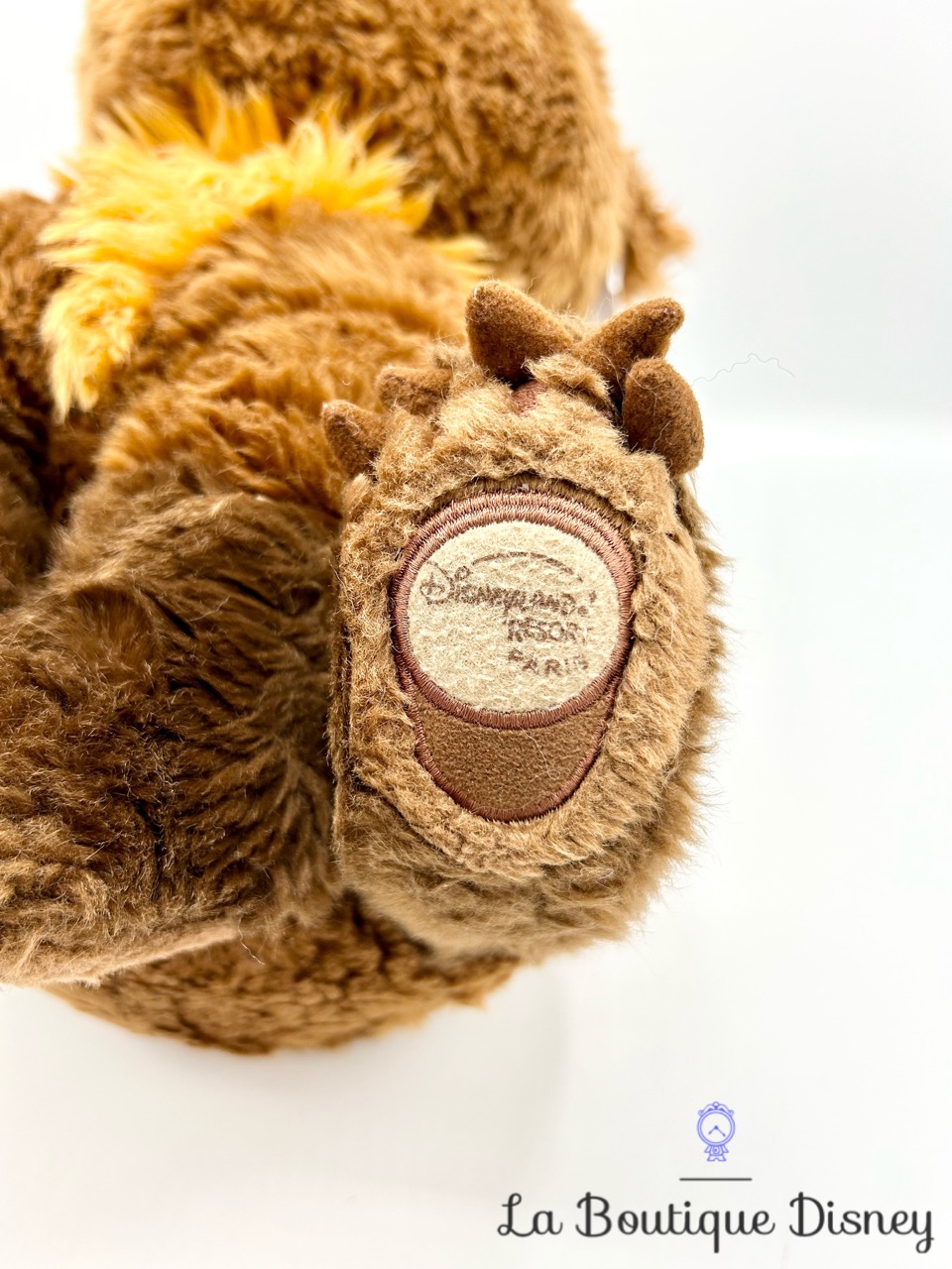 peluche-koda-ours-marron-frère-des-ours-disneyland-paris-disney-écusson-3