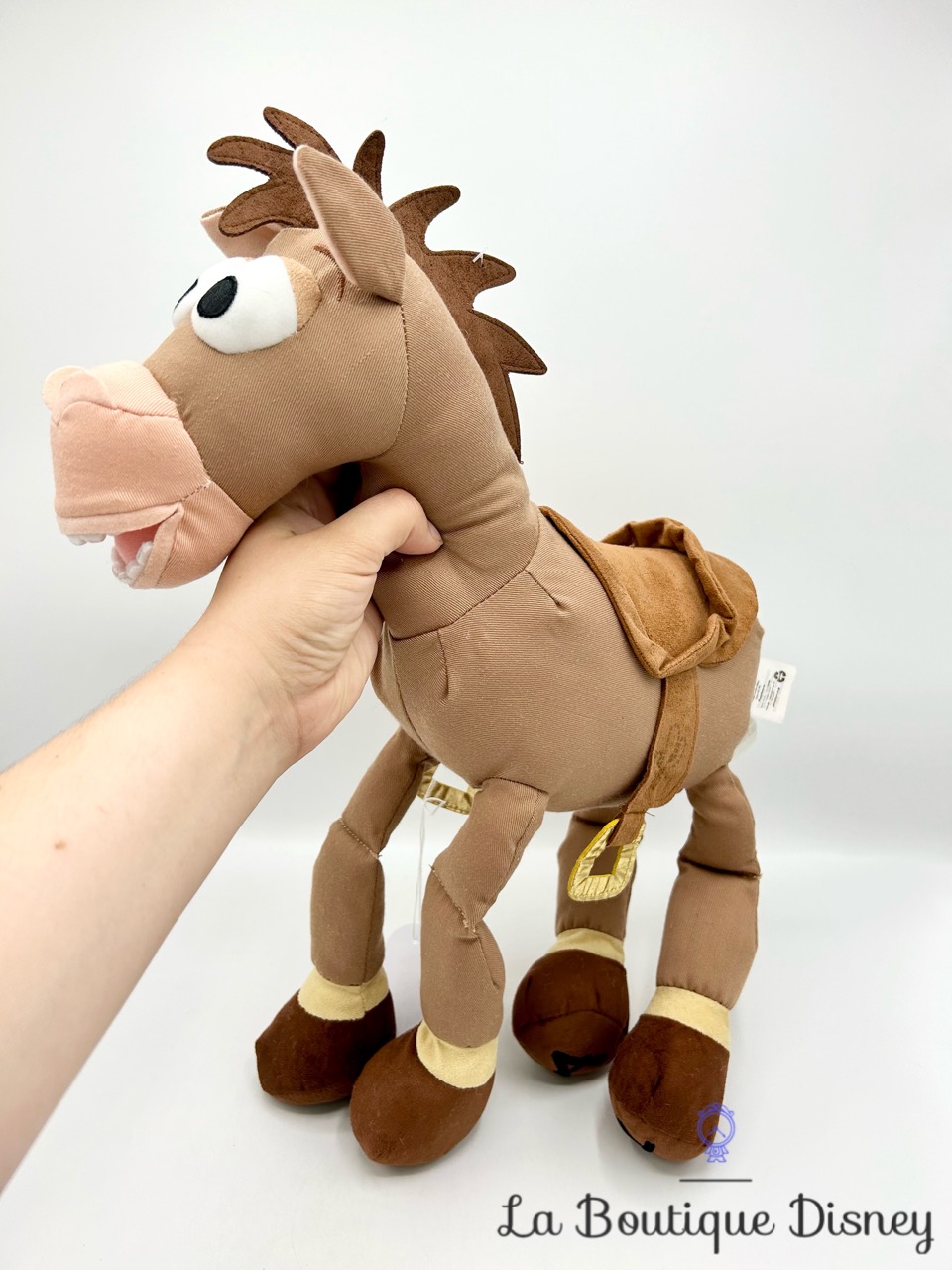 peluche-pile-poil-cheval-toy-story-disney-store-écusson-grand-format-2