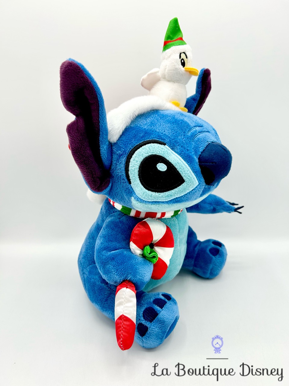 peluche-stitch-noel-canard-disney-store-2023-sucre-orge-4