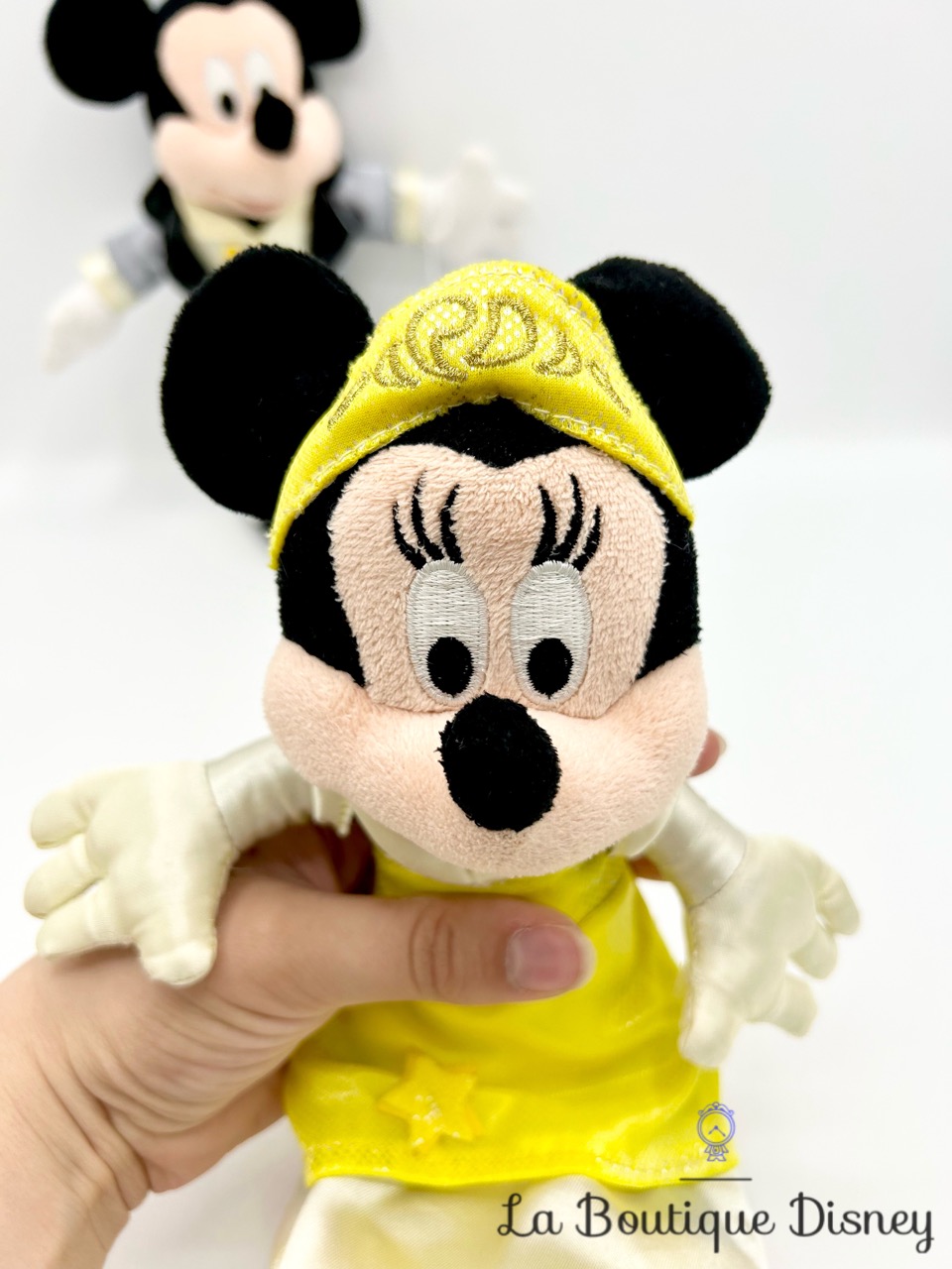 peluches-couple-mickey-minnie-soirée-jaune-disneyland-paris-disney-vintage-costume-smoking-robe-jaune-belle-5
