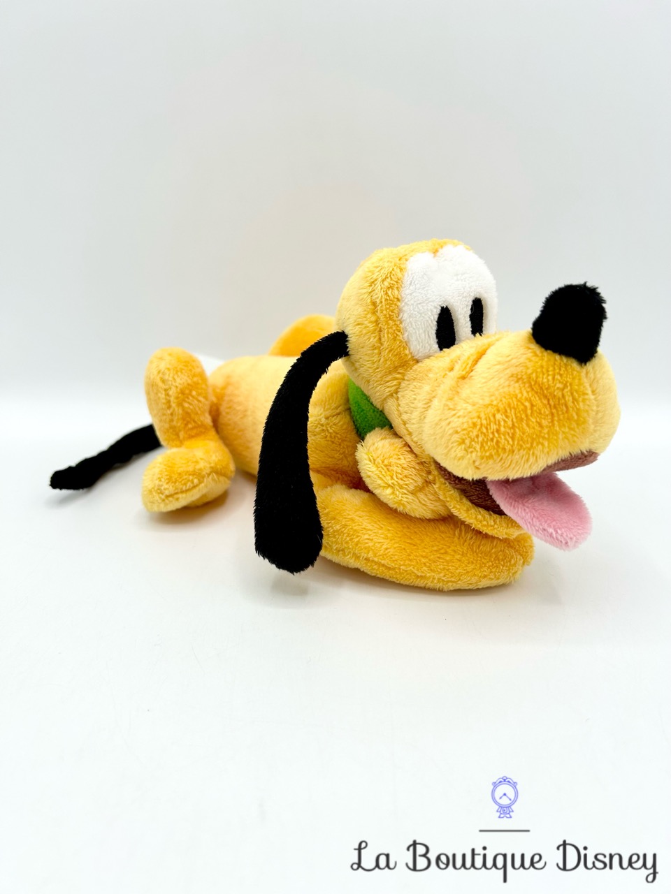 peluche-mini-pluto-couché-disney-store-chien-jaune-plat-ventre-dort-0